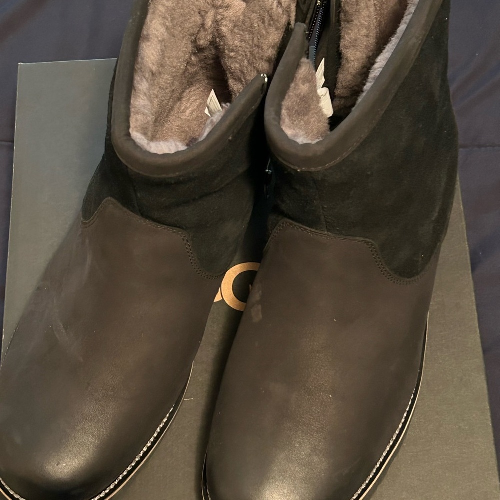 UGG Men's Black Leather and Suede Boots